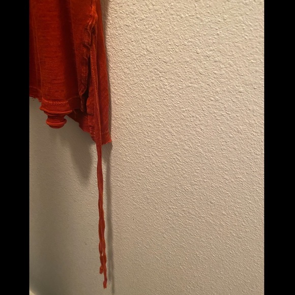 Red tank top! - Picture 4 of 4